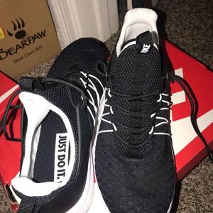 Women’s Darwin Nike Shoes